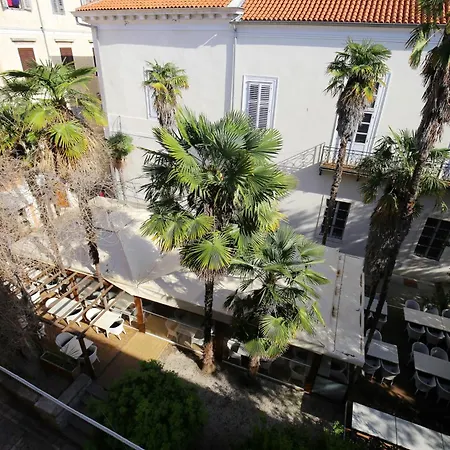 Blue Ivy Apartman Zára